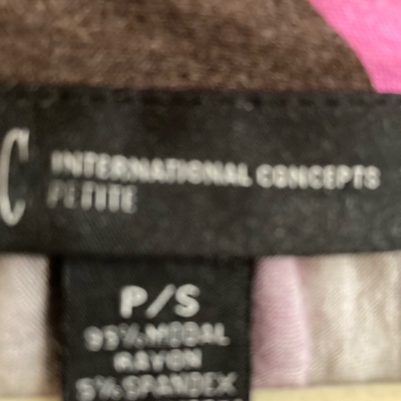 Brown and pink patterned 3/4 sleeve top, stretchy, boho, guc, boho revival - Picture 4 of 7